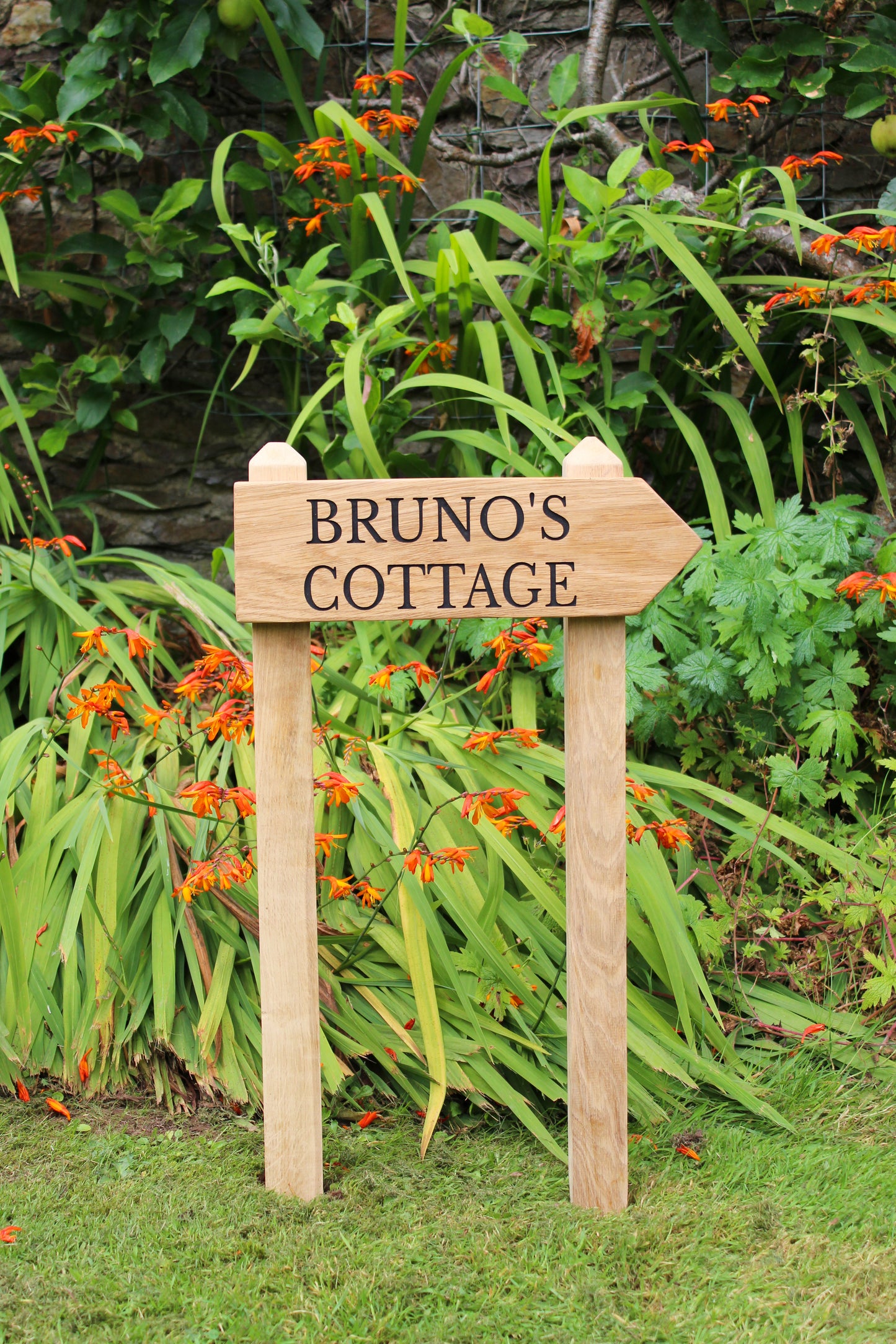 Directional Free-Standing House Signs