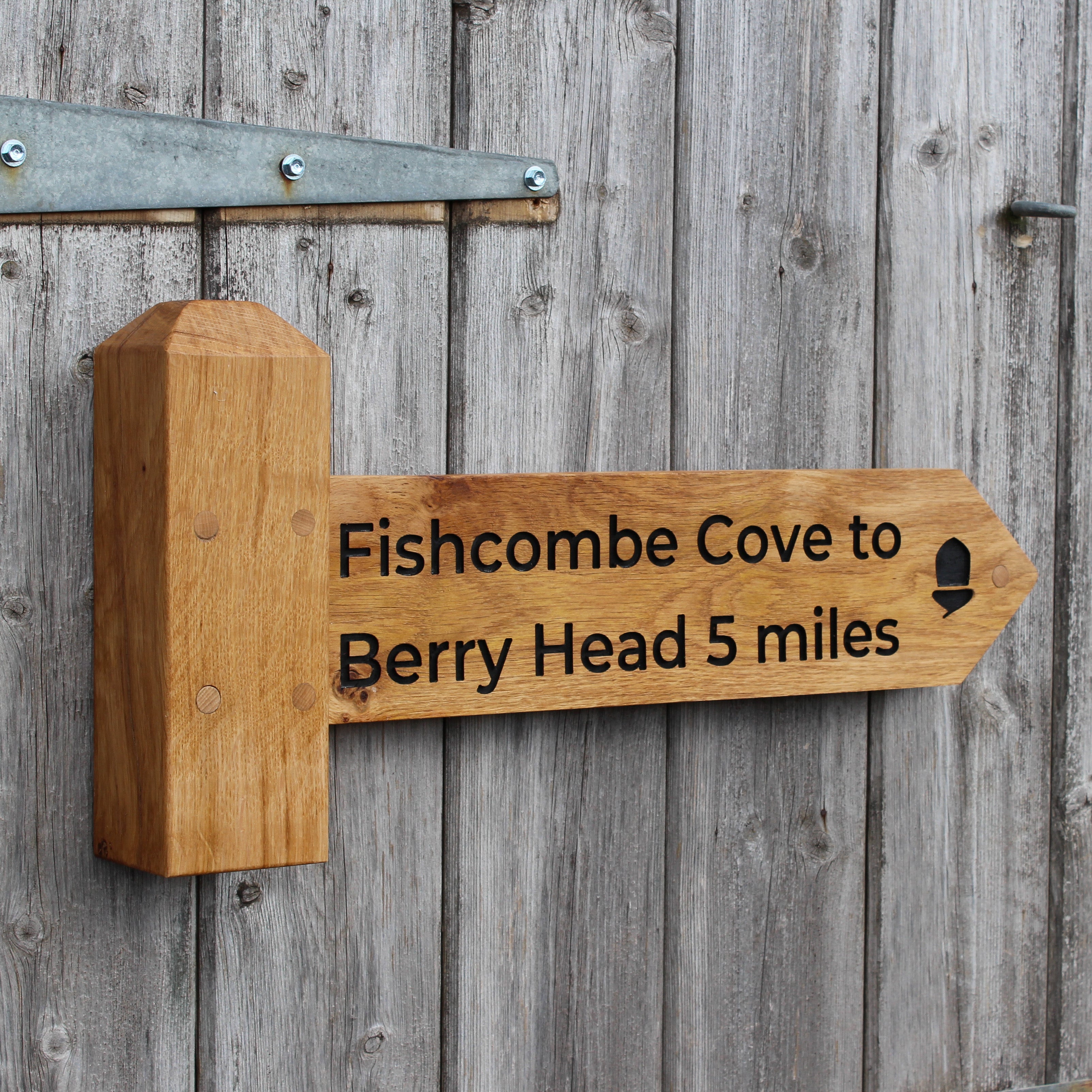 Personalised Directional Oak House Sign | Grain Design – Grain Designs
